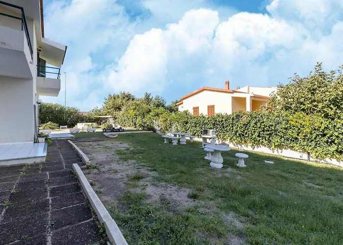 A 150 Meter Long Mare, 2 Fish Apartman